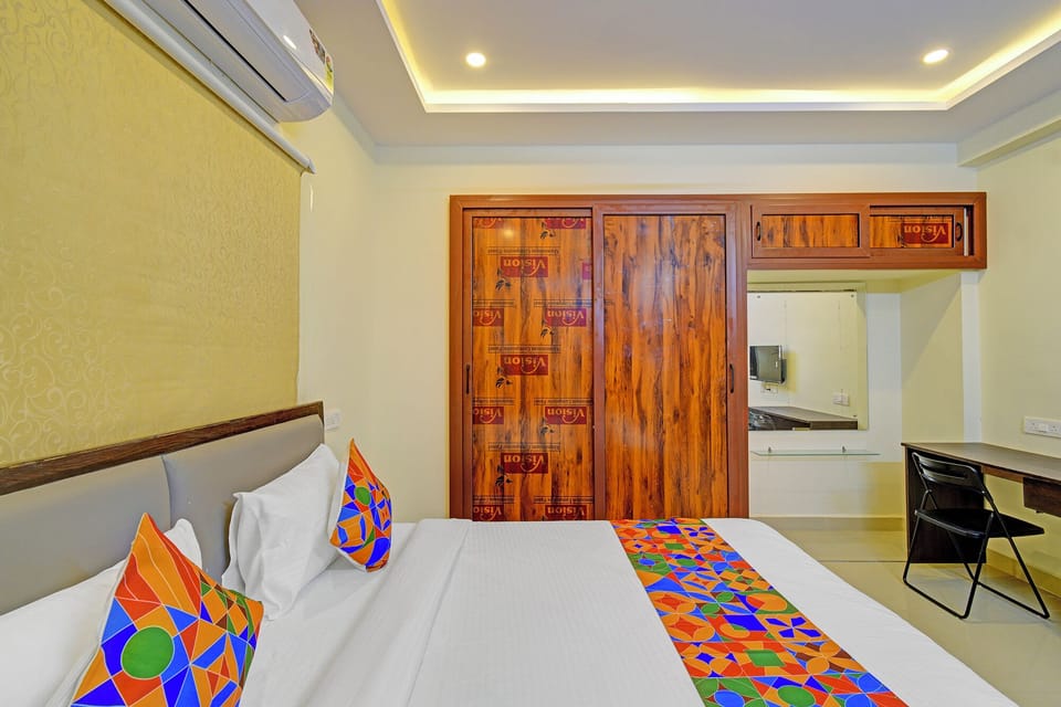 Egyptian cotton sheets, premium bedding, in-room safe, free WiFi
