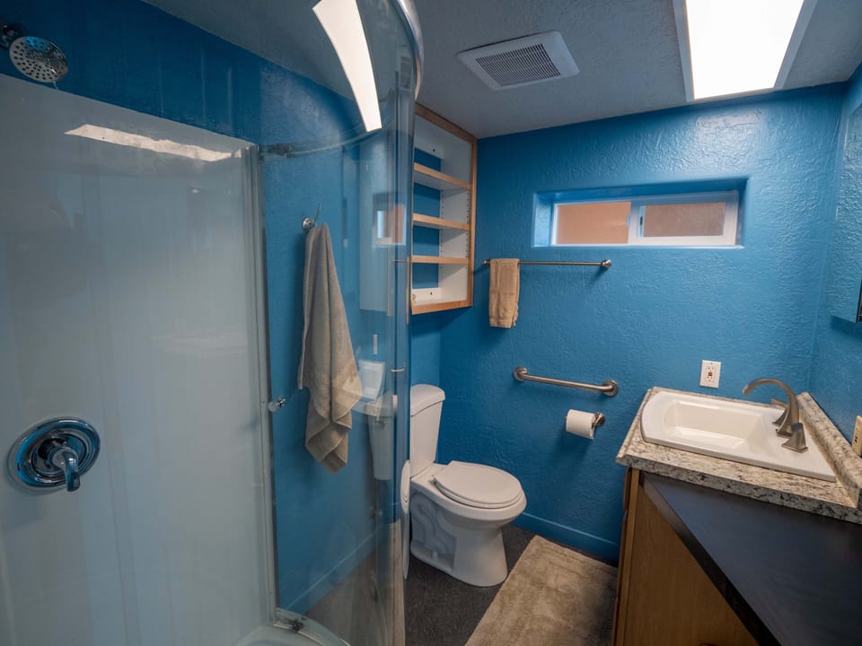 Cabin | Bathroom | Shower, free toiletries, hair dryer, towels