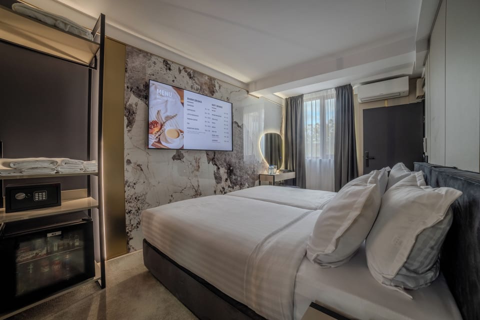 Luxury Double Room, 1 King Bed | In-room safe, desk, laptop workspace, blackout drapes