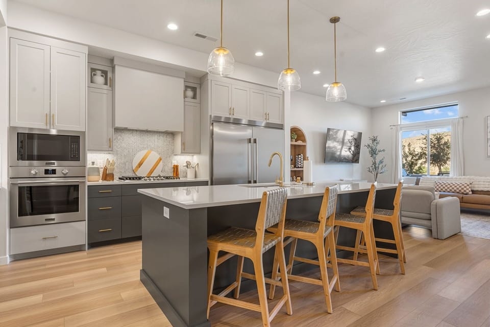 Townhome, 6 Bedrooms | Private kitchen | Fridge, oven, coffee/tea maker, electric kettle