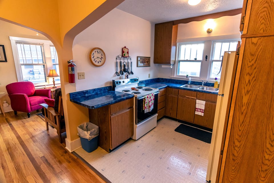 Comfort Cottage, 2 Bedrooms, Mountain View | Private kitchen | Toaster, blender, cookware/dishes/utensils, freezer