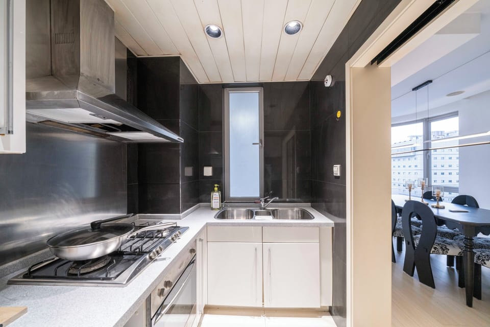 Family Suite, 3 Bedrooms, Non Smoking, City View | Private kitchen | Cleaning supplies, paper towels