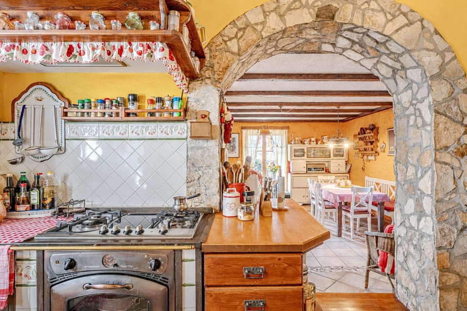 Family House, 3 Bedrooms, Balcony (Traditional Karst House Rozina /w) | Private kitchen