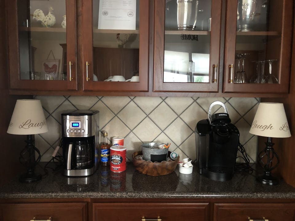 Luxury House, 2 Bedrooms, Kitchen (The Main House) | Private kitchen | Coffee/tea maker