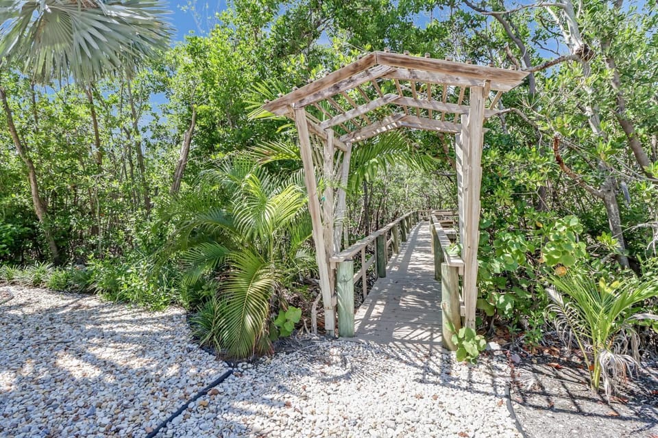 House, Multiple Beds (Flamingo Bayou A Left Side) | Property grounds