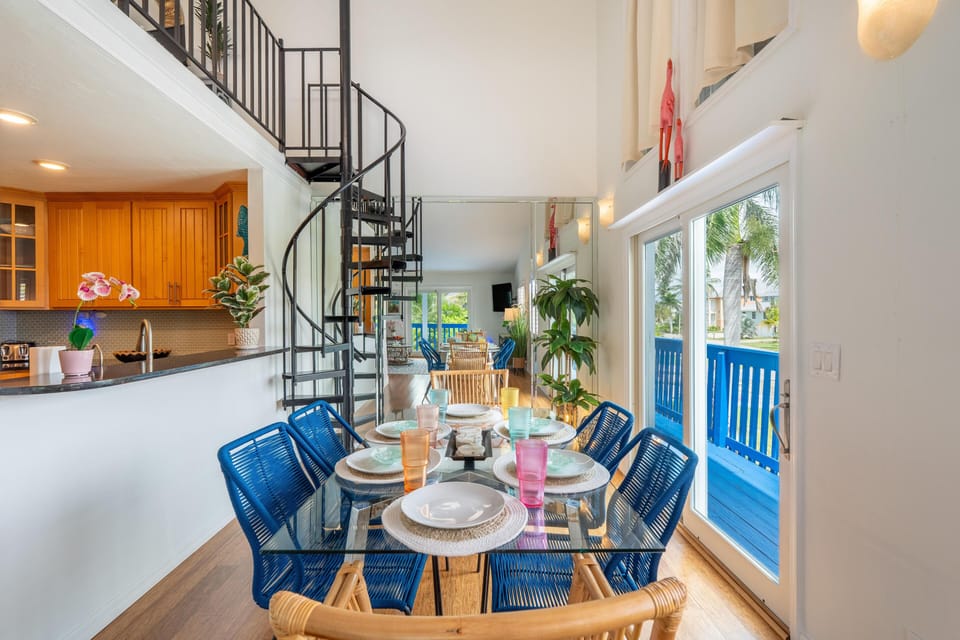 House, Multiple Beds (Flamingo Bayou) | Dining