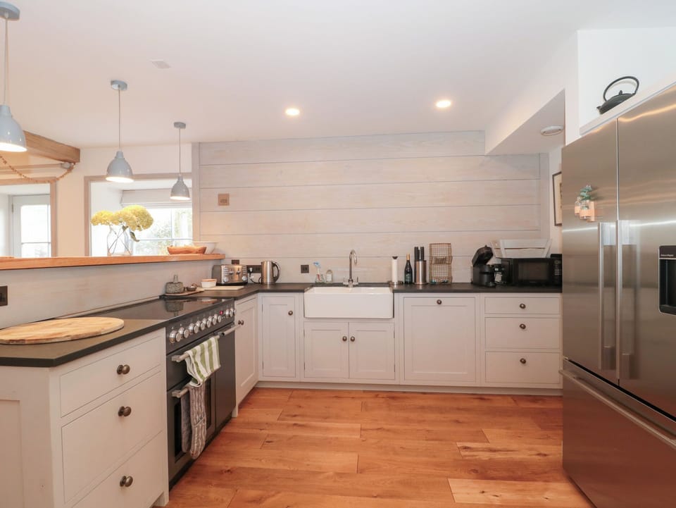 Dishwasher, cookware/dishes/utensils