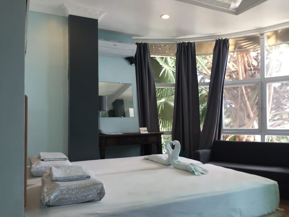 Basic Studio, 1 Queen Bed, Kitchenette, Beach View | Hypo-allergenic bedding, minibar, in-room safe, individually decorated