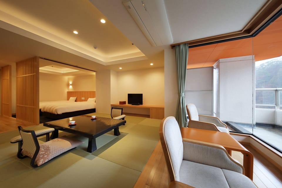 Deluxe Room, Non Smoking, Mountain View | In-room safe, free WiFi