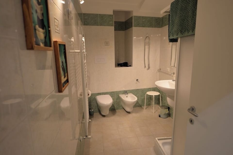 Classic Apartment, 1 Bedroom, Pets Allowed, City View | Bathroom