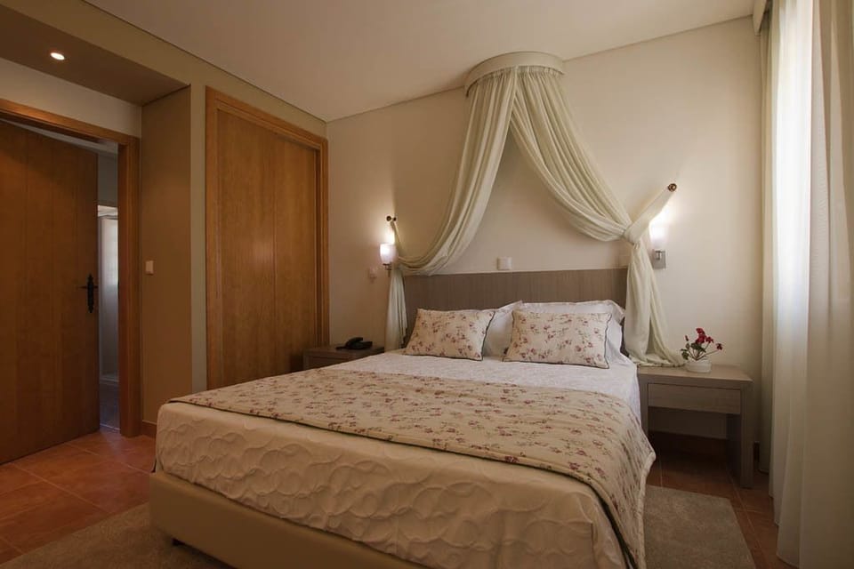 Double Room, Private Bathroom | Premium bedding, desk, soundproofing, free cribs/infant beds