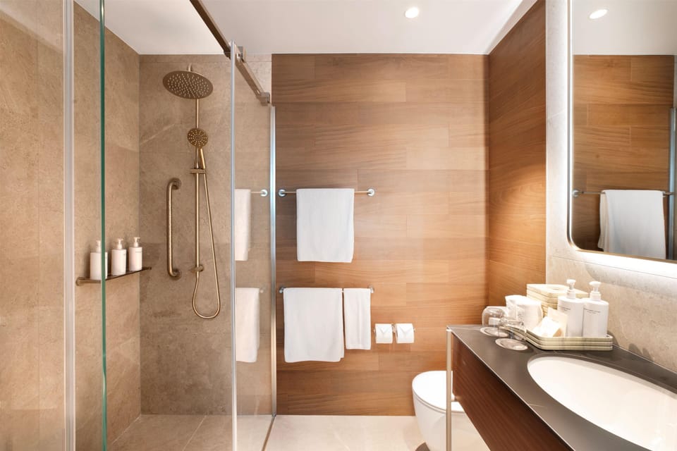 Room, 1 King Bed | Bathroom