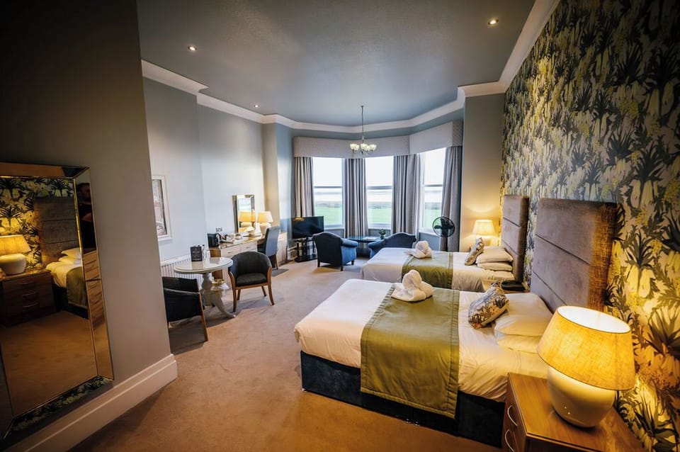 Chairmans Twin Room | Desk, laptop workspace, iron/ironing board, free WiFi