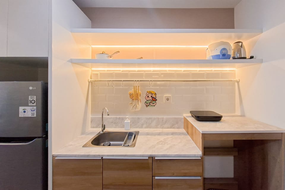 Standard Studio | Private kitchen | Fridge, stovetop, cookware/dishes/utensils