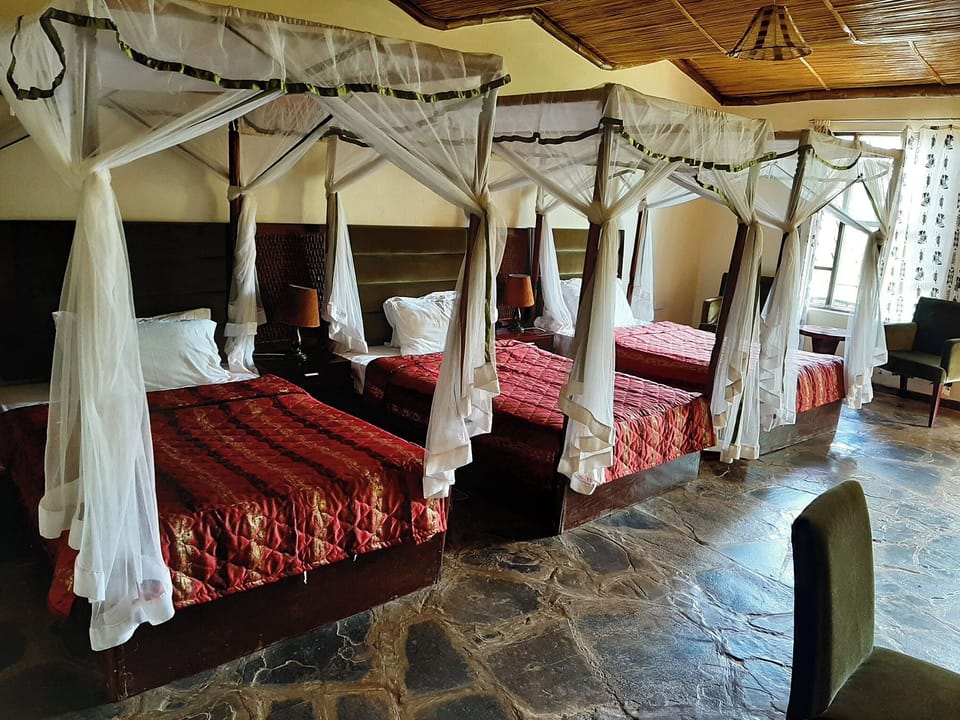Cottage | In-room safe, desk, laptop workspace, bed sheets
