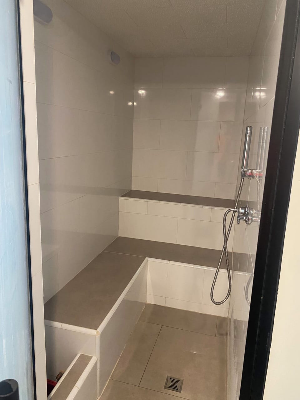 Couples treatment rooms, sauna, hot tub, steam room, hot springs
