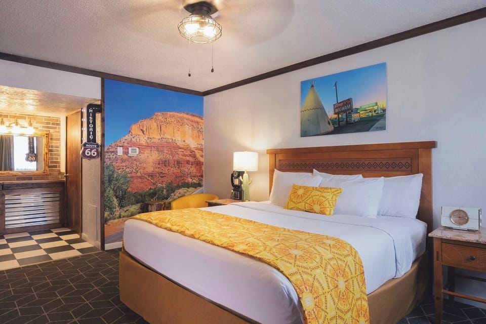 Standard Room, 1 King Bed, Annex Building | 1 bedroom, desk, blackout drapes, iron/ironing board (on request)