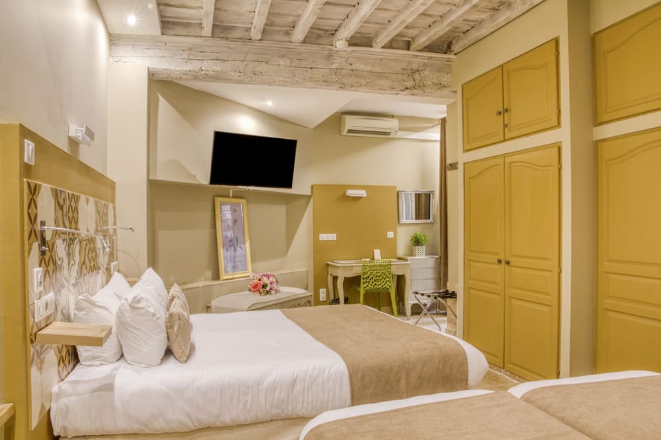 Comfort Quadruple Room | Blackout drapes, iron/ironing board, free WiFi, bed sheets