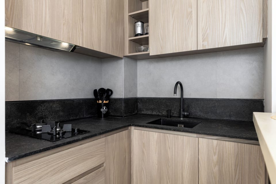 Deluxe Studio, Non Smoking | Private kitchen | Coffee/tea maker, electric kettle, toaster