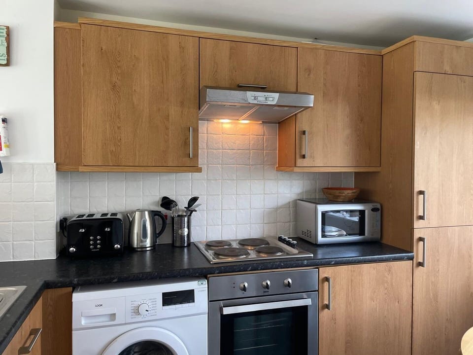 House (Atlantic Reach – Cozy 2-Bed with Pa) | Private kitchen