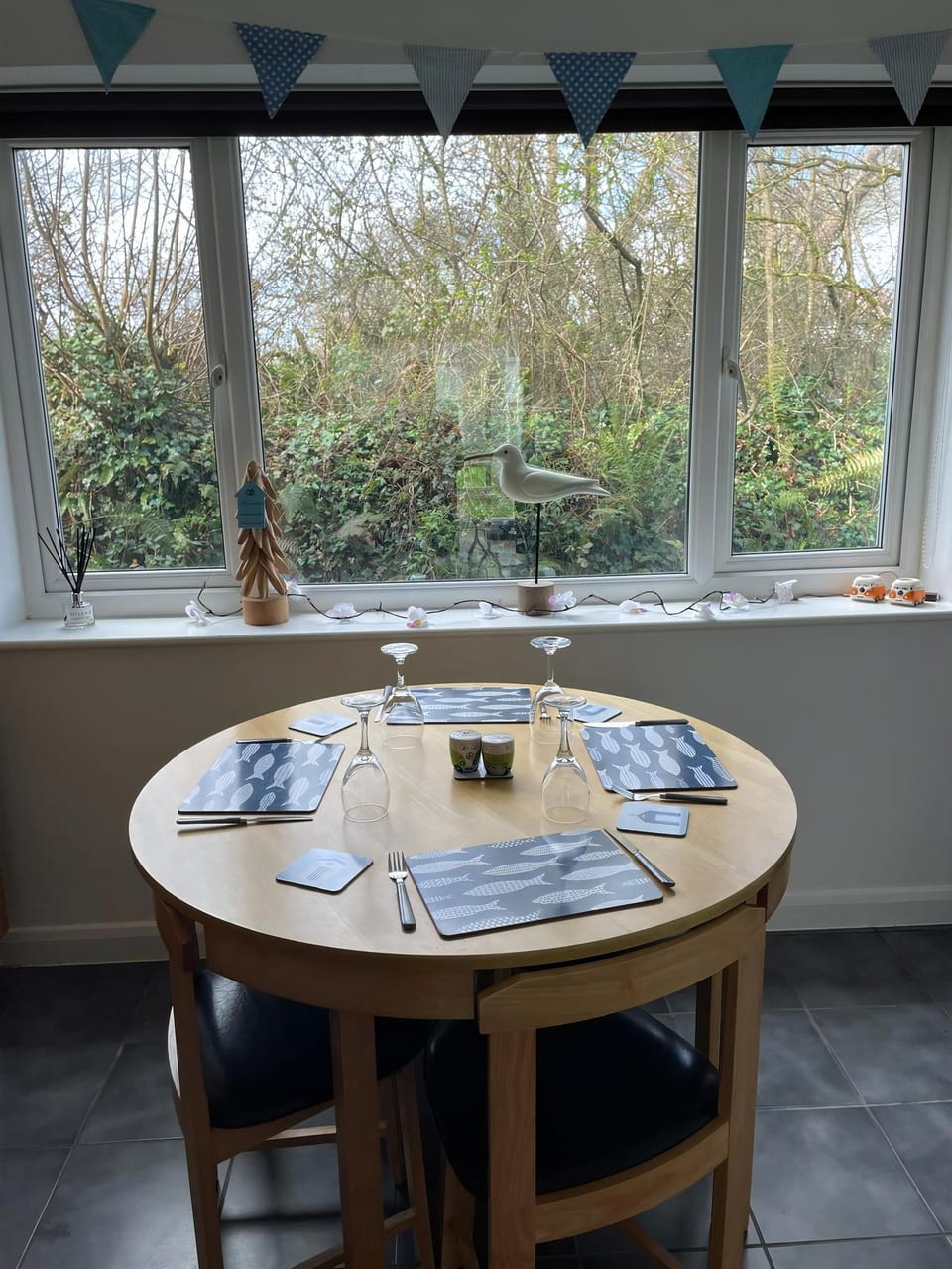 House (Atlantic Reach – Cozy 2-Bed with Pa) | Dining