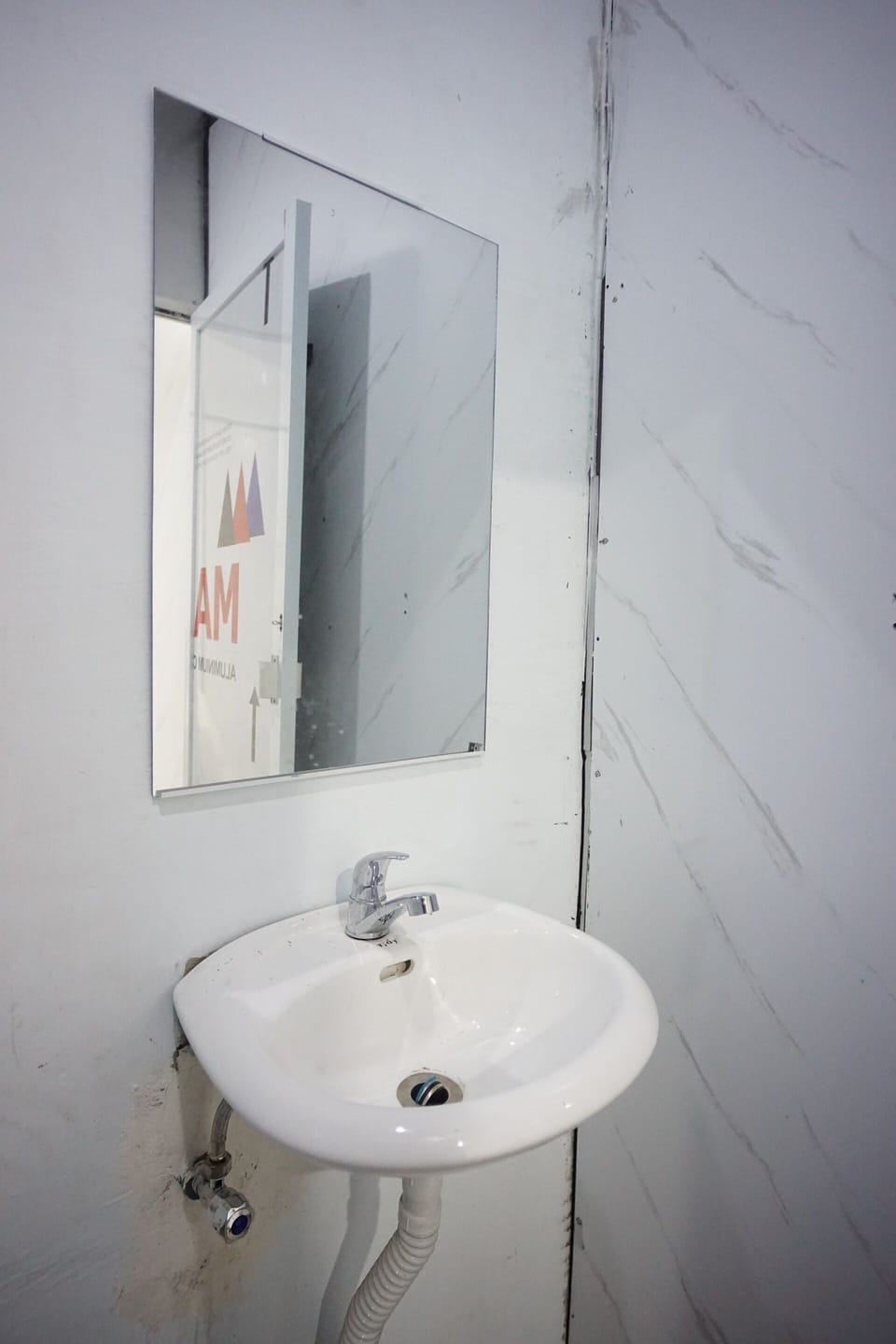 Deluxe Double Room | Bathroom | Shower, towels, soap, shampoo
