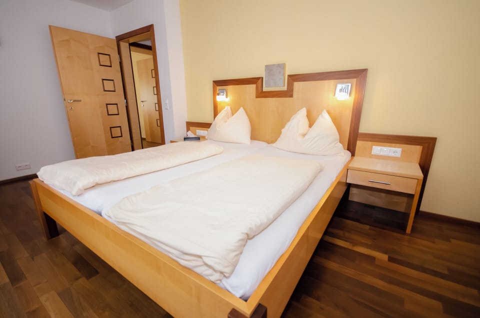 Apartment, Balcony, Lake View | In-room safe, blackout drapes, soundproofing, free WiFi
