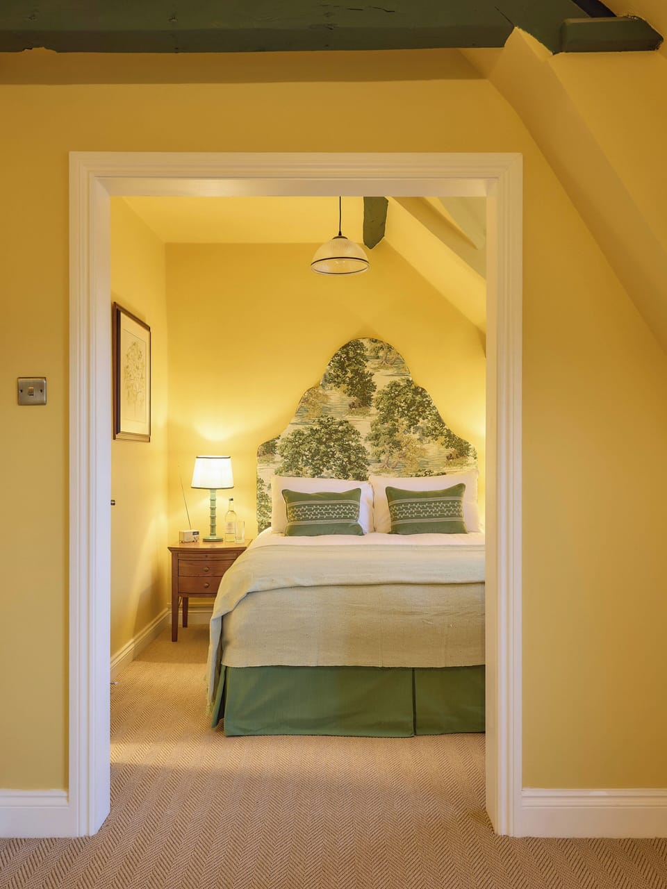 Suite, 1 King Bed, Non Smoking, Bathtub | Iron/ironing board, free WiFi