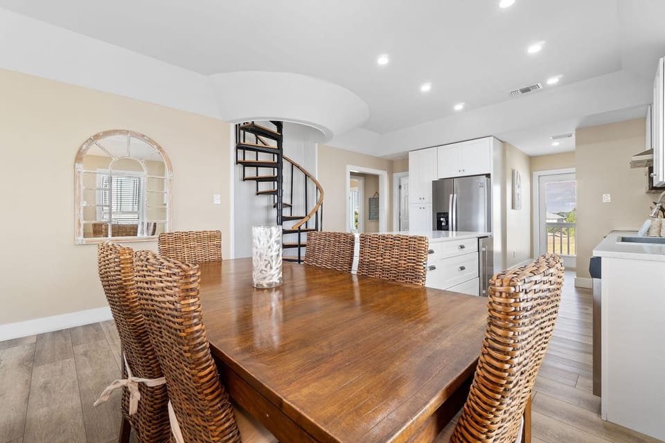 House, Multiple Beds (When Pigs Fly Beach House) | Dining