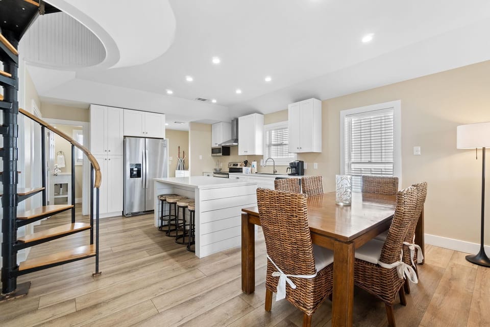 House, Multiple Beds (When Pigs Fly Up Beach House) | Dining