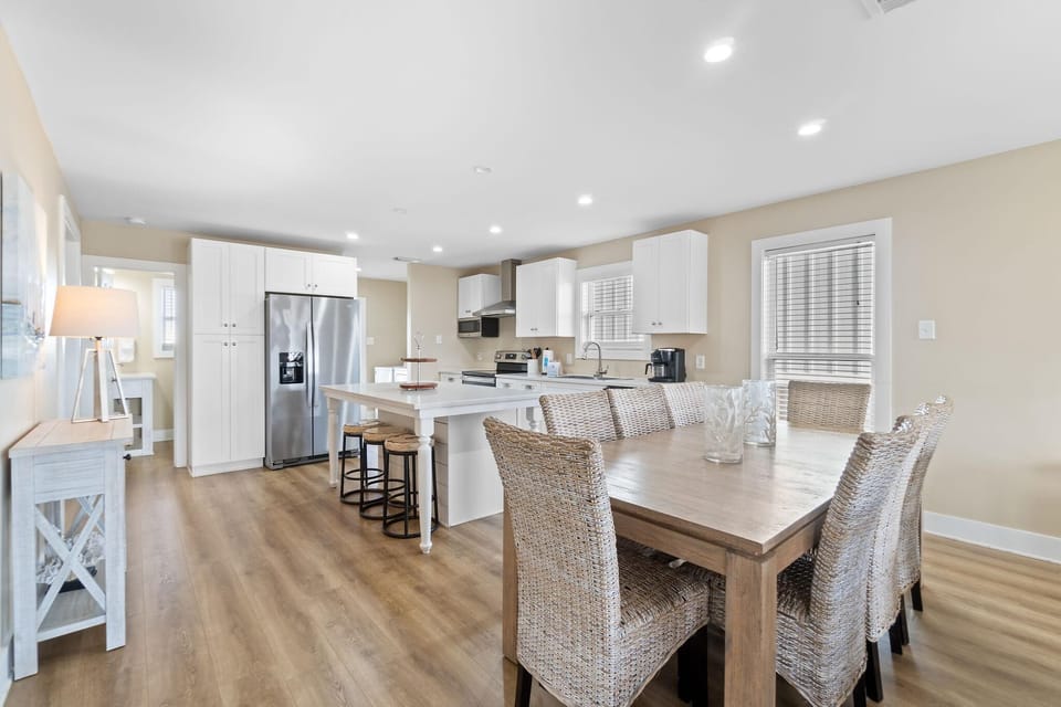 House, Multiple Beds (When Pigs Fly Down Beach House) | Dining