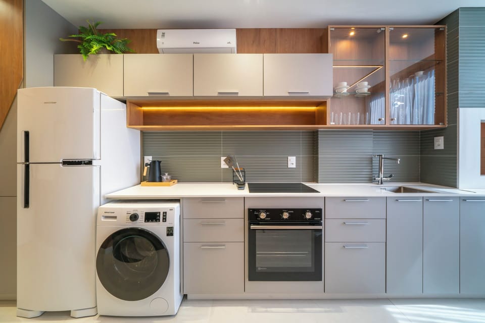 Deluxe Apartment, Lanai, City View | Private kitchen