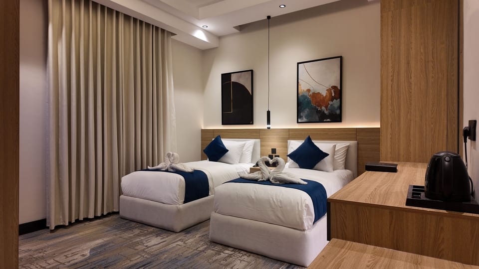Deluxe Double or Twin Room, 1 Bedroom, Air conditioning | Premium bedding, pillowtop beds, free minibar items, blackout drapes