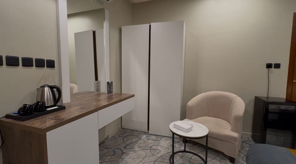 Deluxe Double Room | Living area