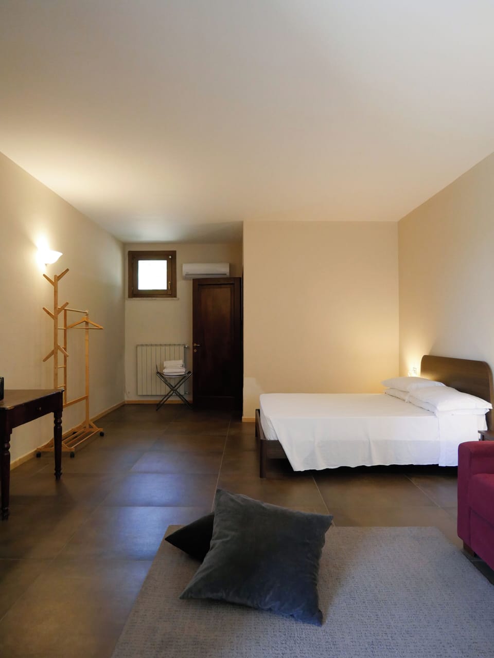 Classic Room | In-room safe, desk, laptop workspace, free WiFi