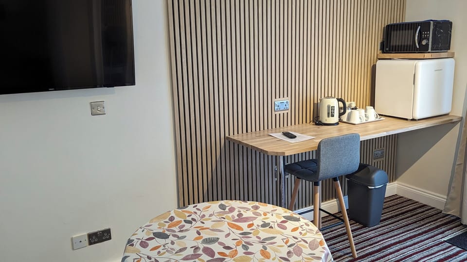 Room (11) | Premium bedding, desk, laptop workspace, free WiFi
