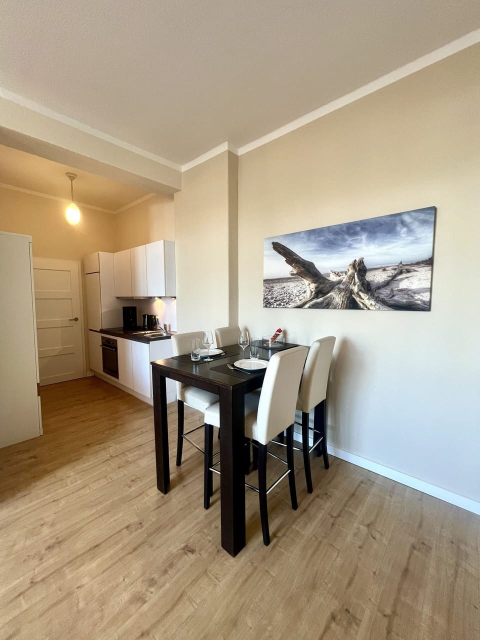 Superior Apartment, 1 Bedroom, Kitchen, River View | In-room dining