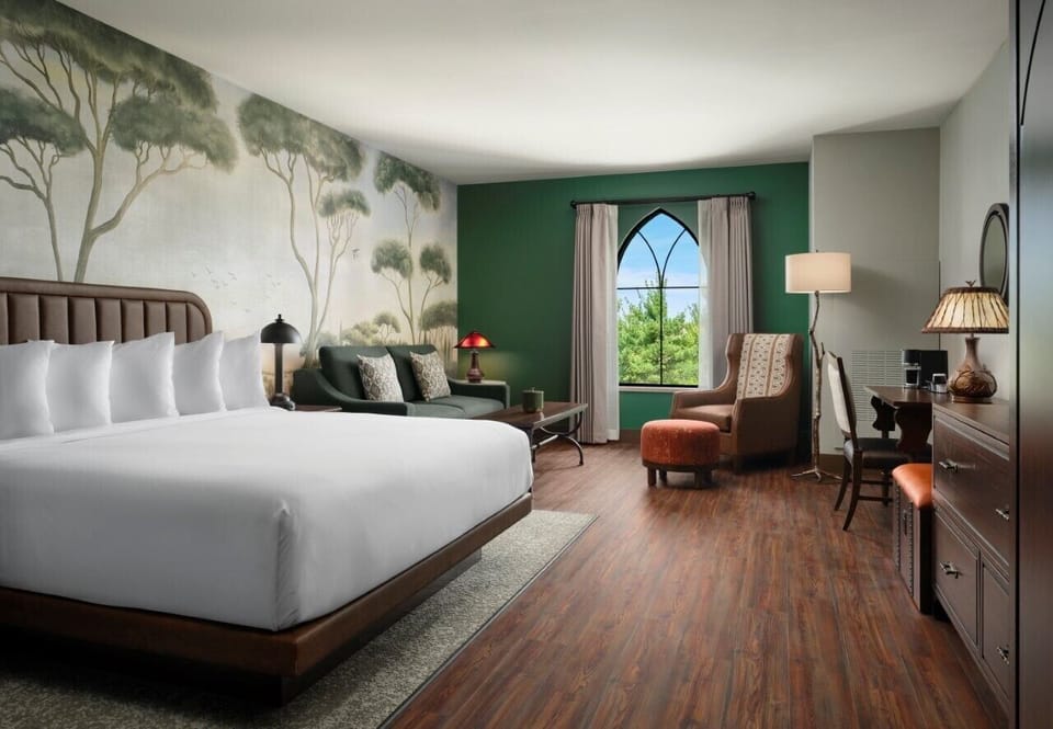 King Room | In-room safe, desk, blackout drapes, iron/ironing board