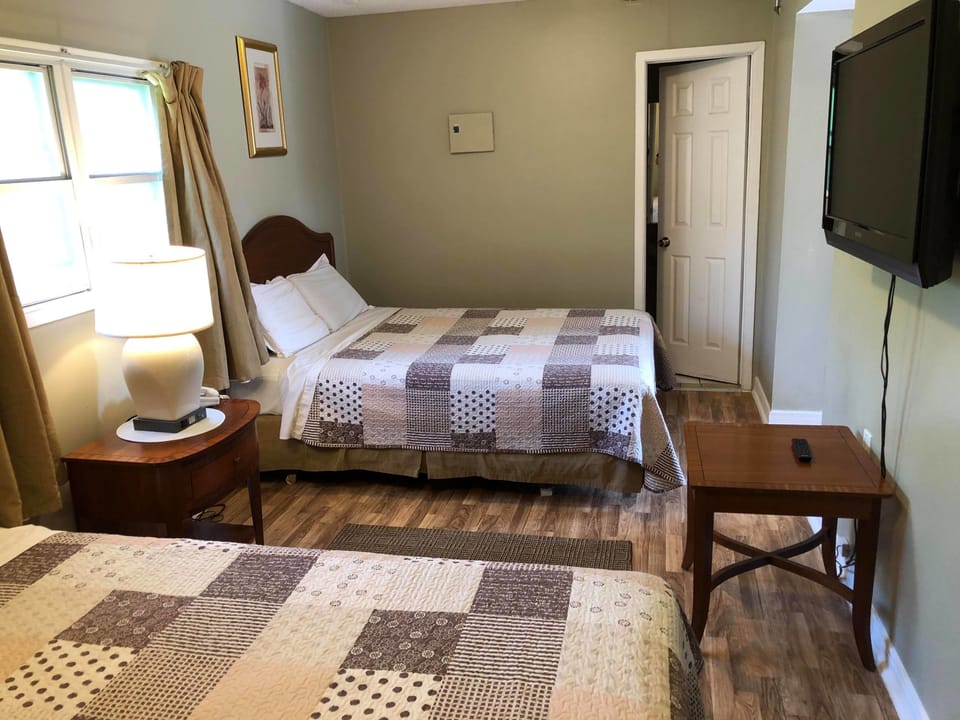 Double Room | Iron/ironing board, free WiFi, bed sheets
