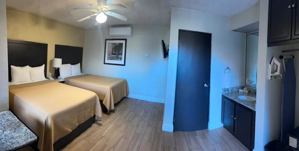 Classic Quadruple Room | In-room safe, blackout drapes, iron/ironing board, WiFi (free)