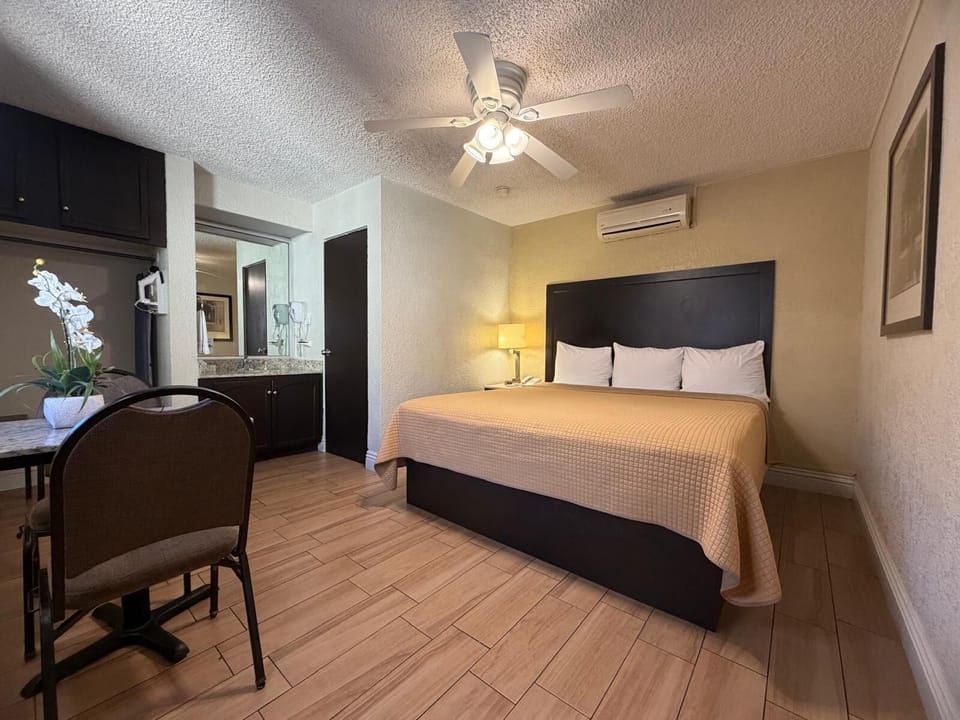 Comfort Double Room | In-room safe, blackout drapes, iron/ironing board, free WiFi