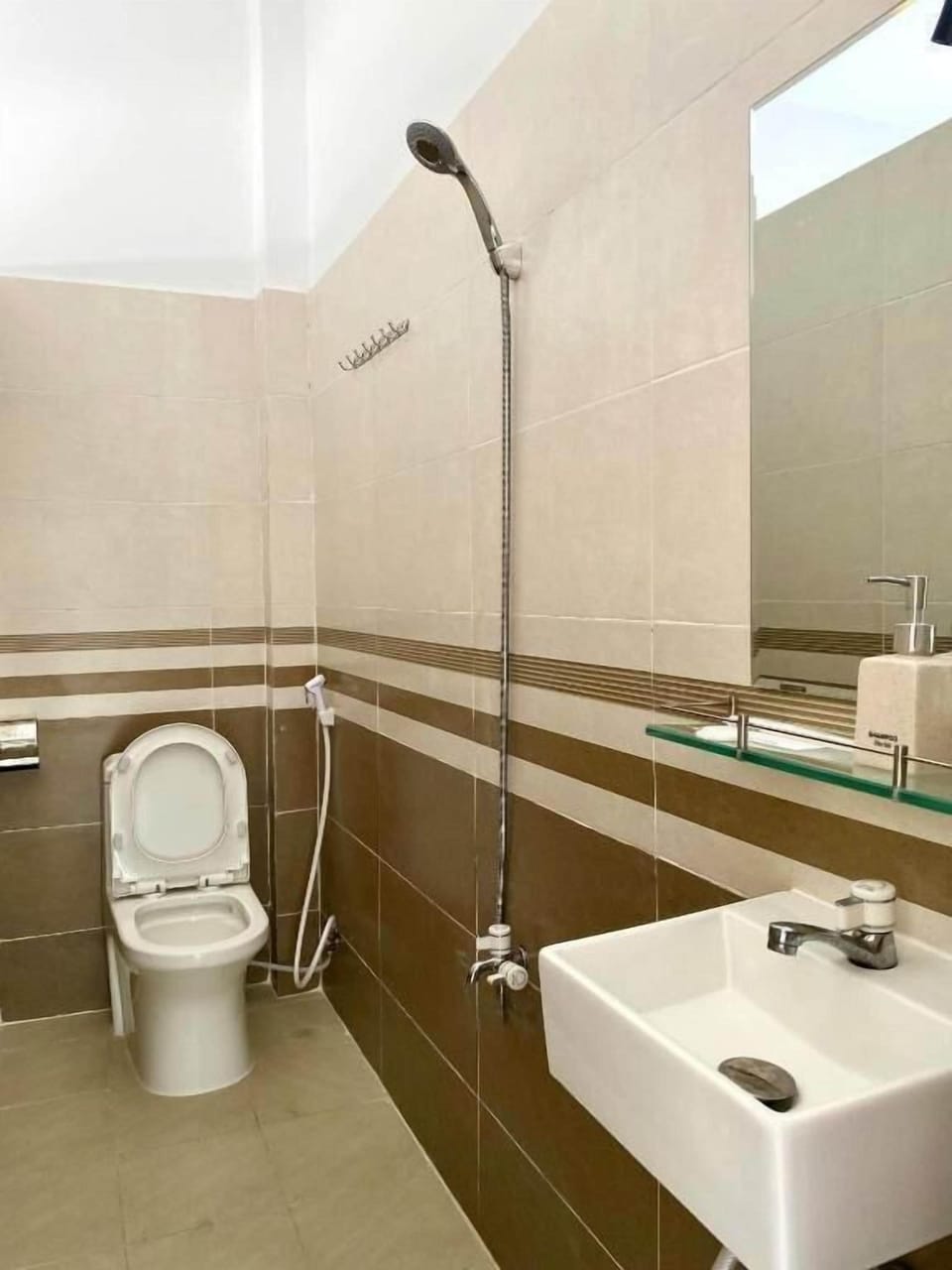 Shower, hydromassage showerhead, slippers, bidet