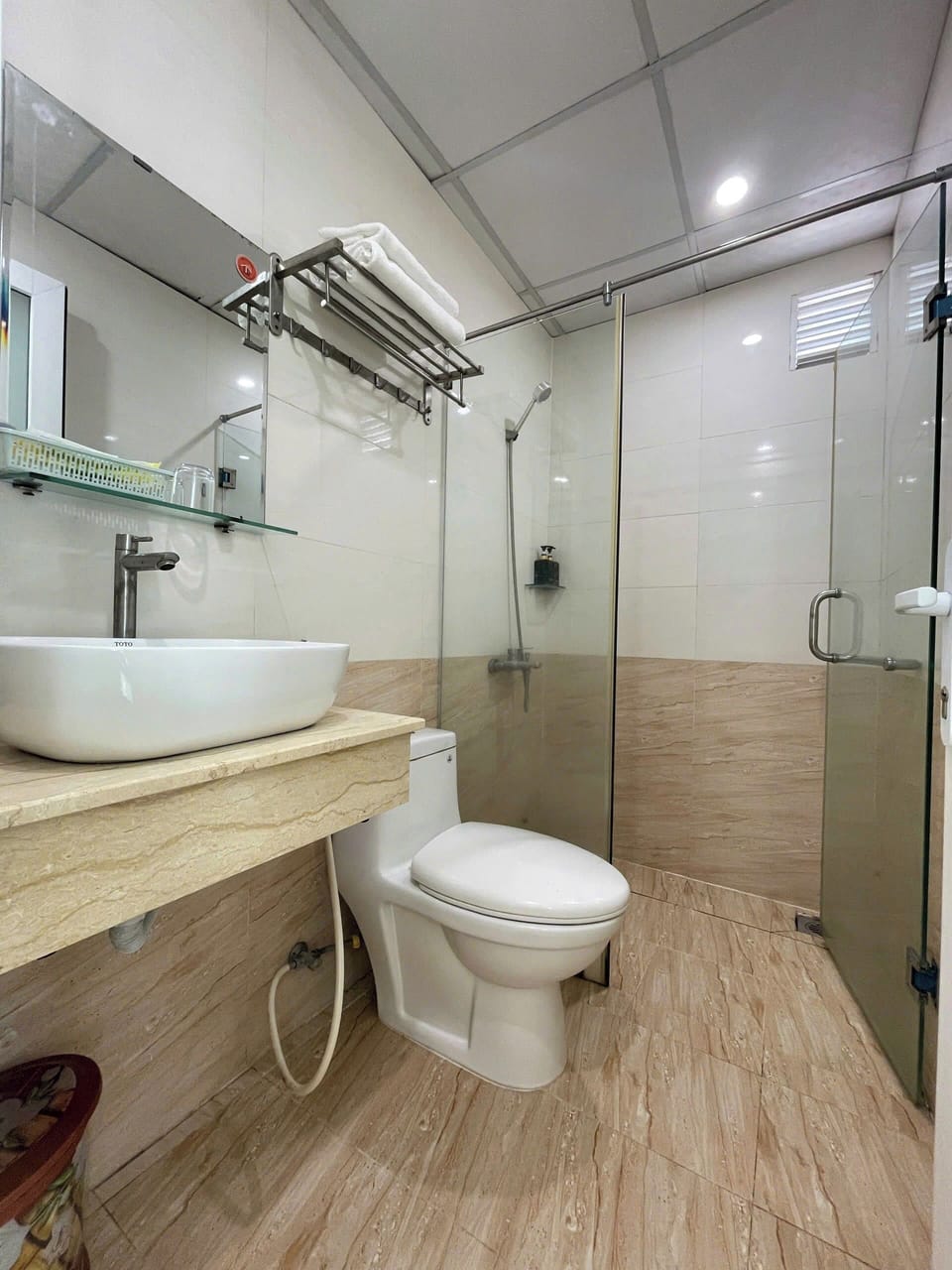 Standard Quadruple Room | Bathroom | Shower, hydromassage showerhead, designer toiletries, hair dryer