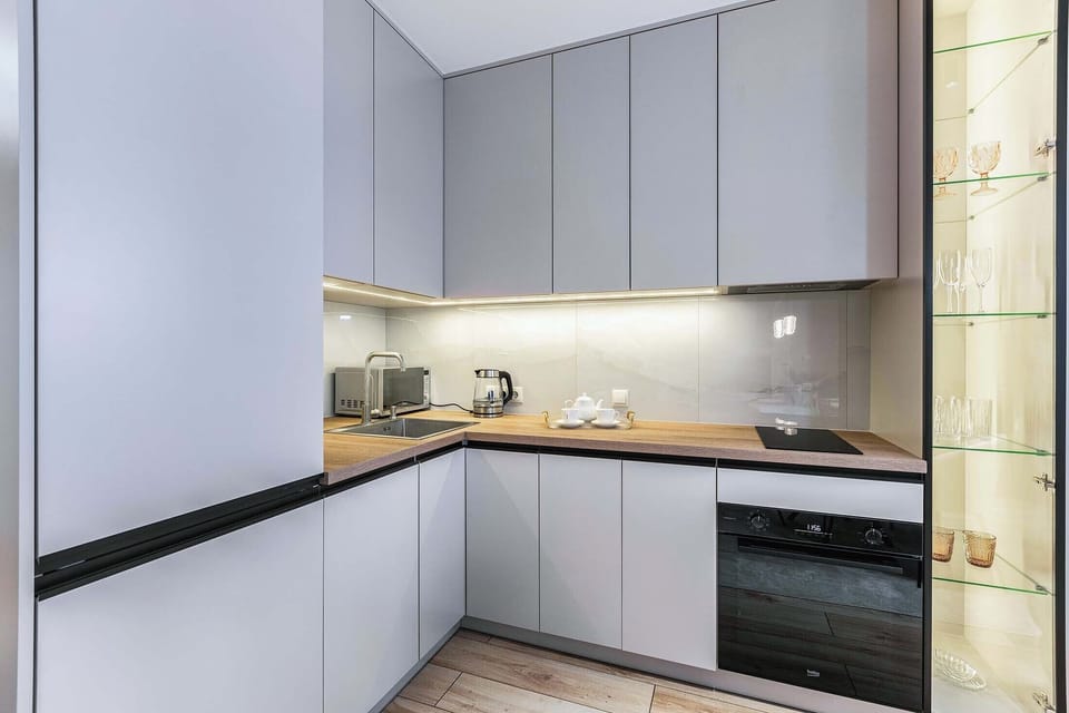 Classic Apartment, Balcony, Courtyard View | Private kitchen | Electric kettle