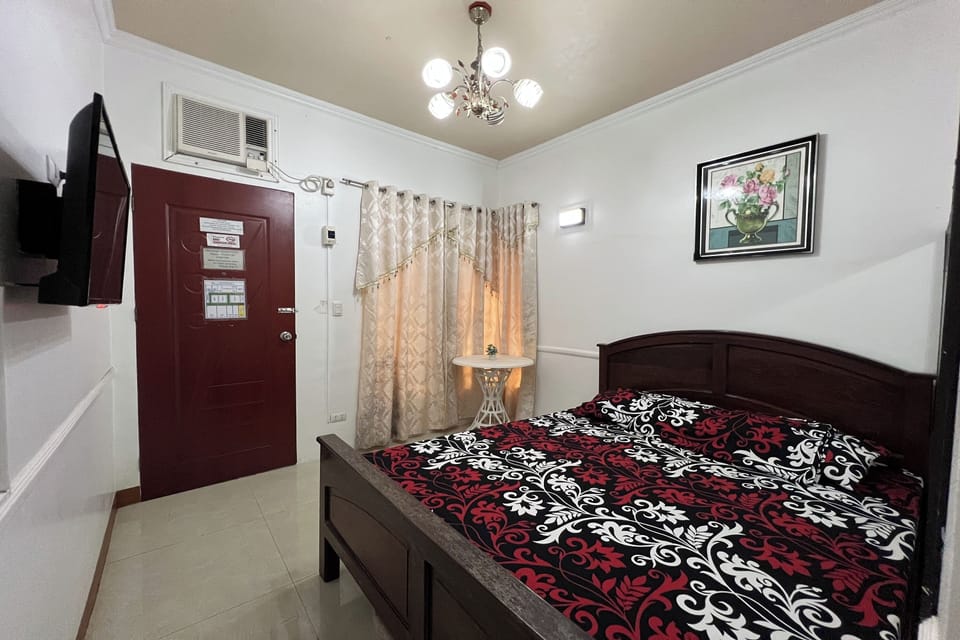 Double Room | Desk, WiFi (free), bed sheets