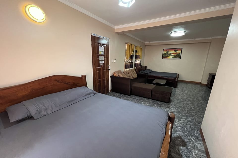 Deluxe Room | Desk, WiFi (free), bed sheets