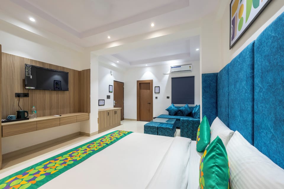 Deluxe Double Room | Desk, iron/ironing board
