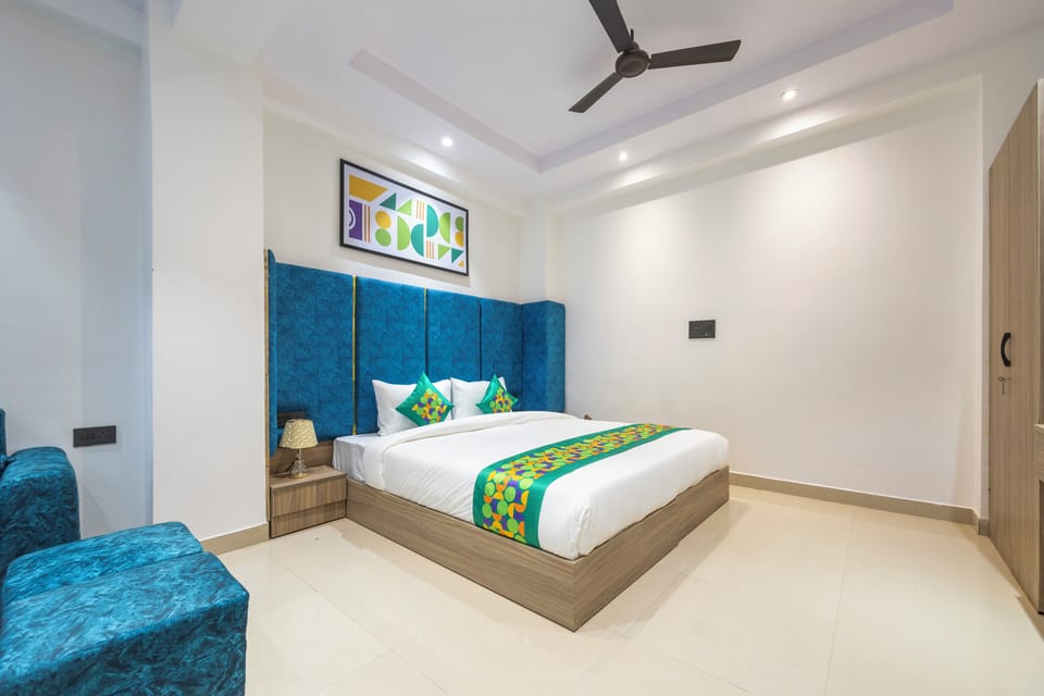 Deluxe Double Room | Desk, iron/ironing board