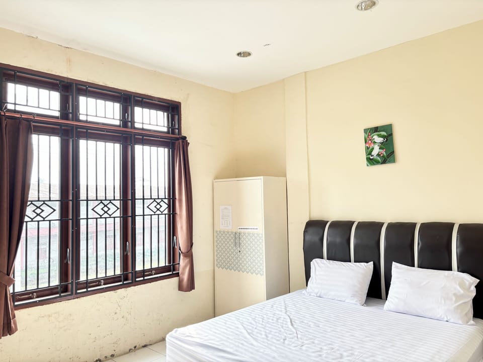 WiFi (free), bed sheets
