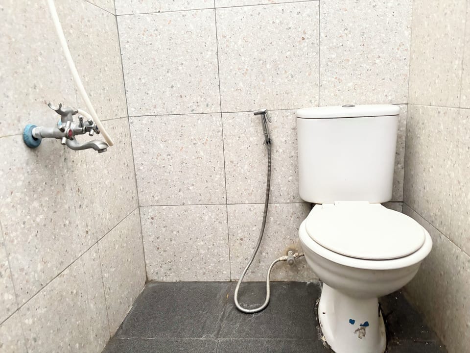 Shower, towels, soap, shampoo